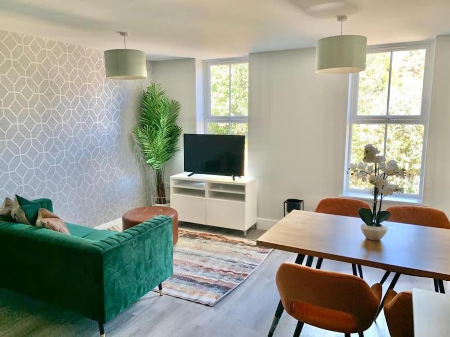 Bright, Vibrant New 1 Bedroom Town Centre Parking Bournemouth Exteriör bild