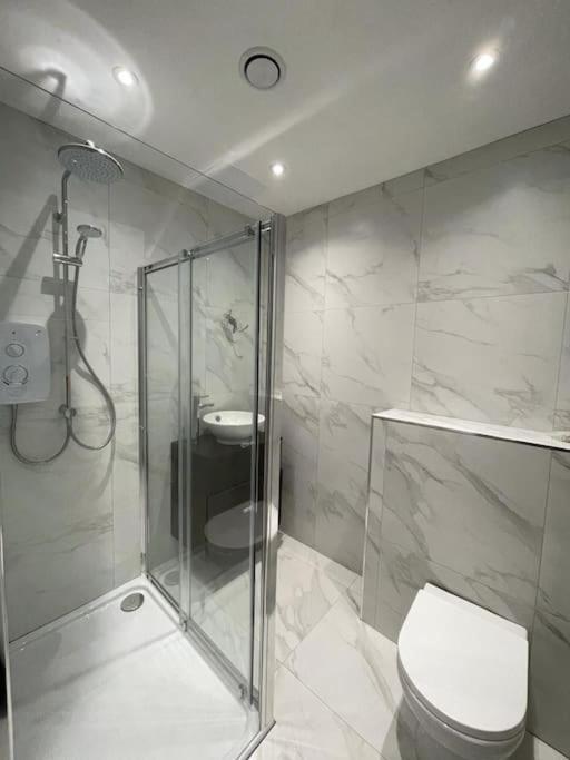 Bright, Vibrant New 1 Bedroom Town Centre Parking Bournemouth Exteriör bild
